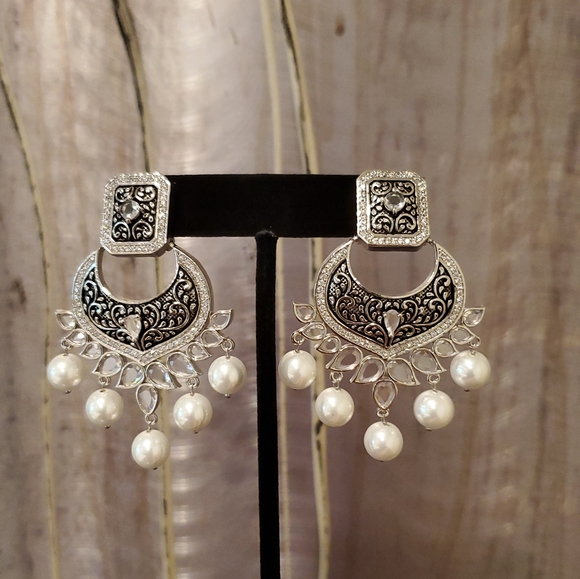 Earrings - Picture 2 of 4